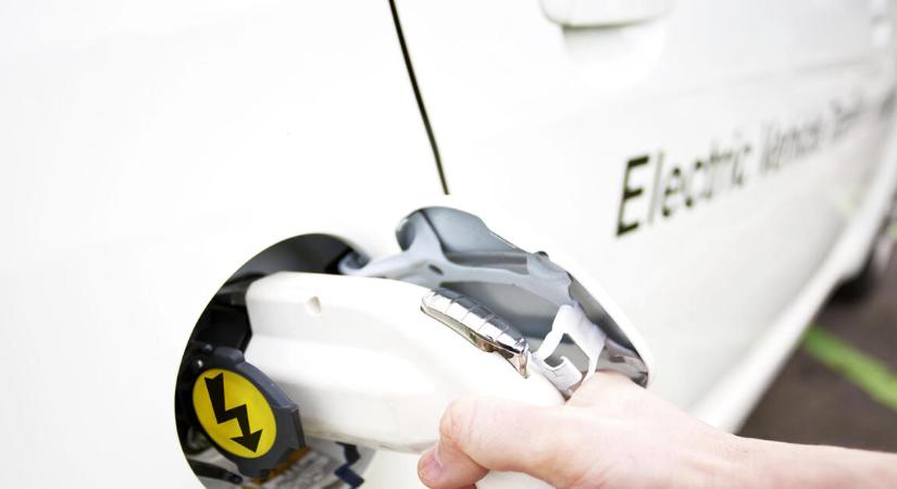 Berobbantak az elektromos autók