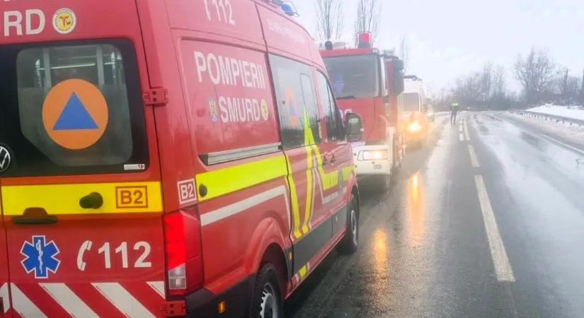 Felborult egy mikrobusz – Nyolc személy utazott a járműben