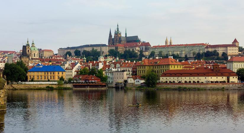 Csehország nem állítja le a lőszerbeszerzést Ukrajna számára, de pénzt nem ad rá
