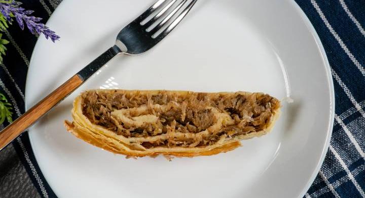 Szaftos, borsos káposztás rétes: leveles tészta az alapja