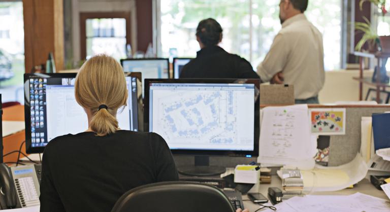 Bár a számok még tartják magukat, rendkívül vészjósló a helyzet a magyar munkahelyeken