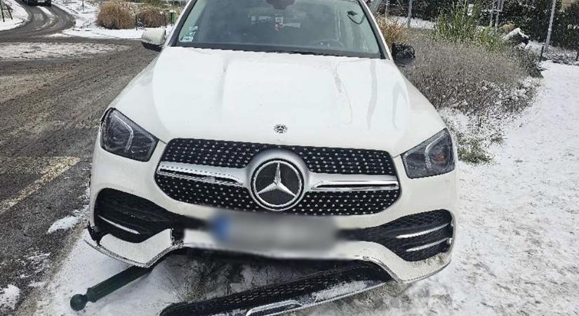 Úgy elszállt egy mercis a budai hóban, mint a győzelmi zászló