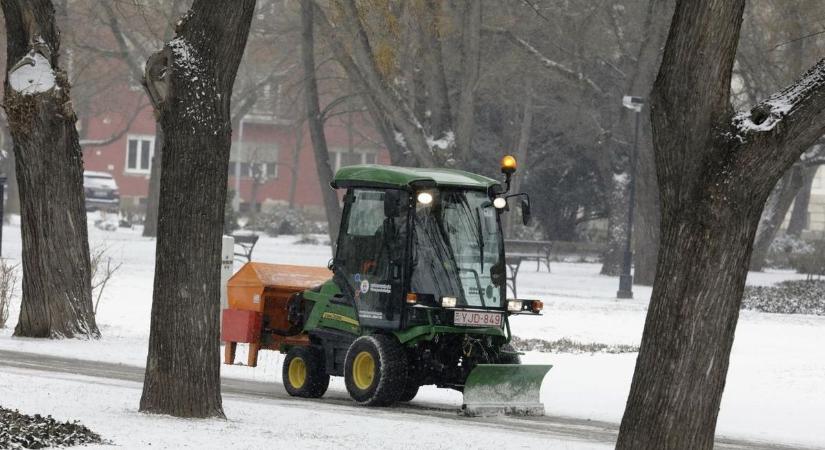Árokba csúszott hóeltakarítás közben a polgármester - innen üzent
