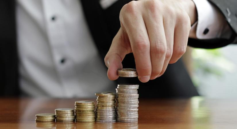 Emelkedik a minimálbér – mi mindenre lesz hatással?