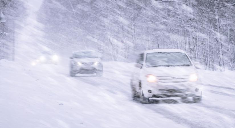 Téli vezetéstechnikai tanácsok: így közlekedjen havas és jeges úton