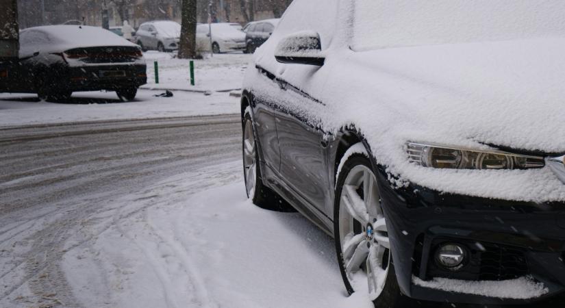 Hógránátoktól tartanak: bírság és baleset lehet a vége, ha így indul el az autóval