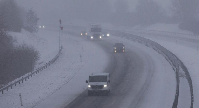 Csak így szabad útnak indulni az extrém hidegben – Komoly veszélyre figyelmeztet az NNGYK