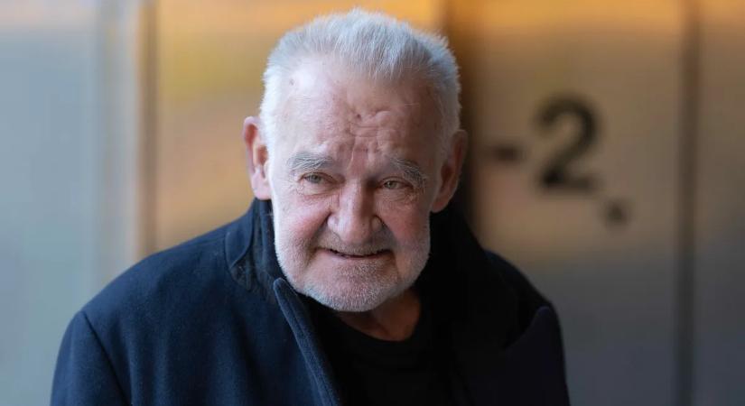 Rendkívüli műsorváltozást jelentettek be: Tarr Béla emléke előtt tiszteleg a közmédia