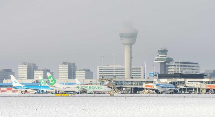Megbénította a belgiumi és a hollandiai légiközlekedést az erős havazás
