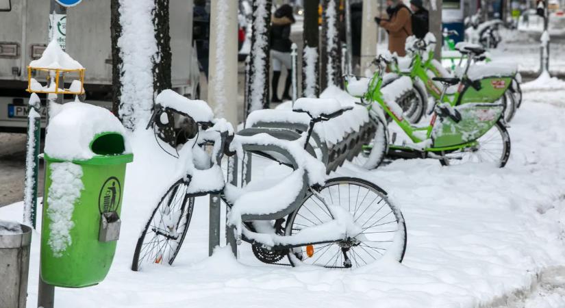 Nem árt az óvatosság: 15 éve nem látott hómennyiség zúdult az országra