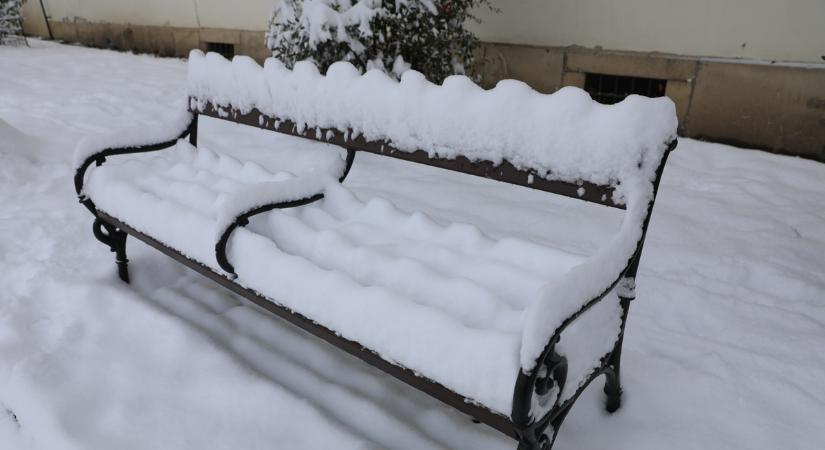 A Bakonyban 30 centiméternél is vastagabb a hótakaró - Fotók