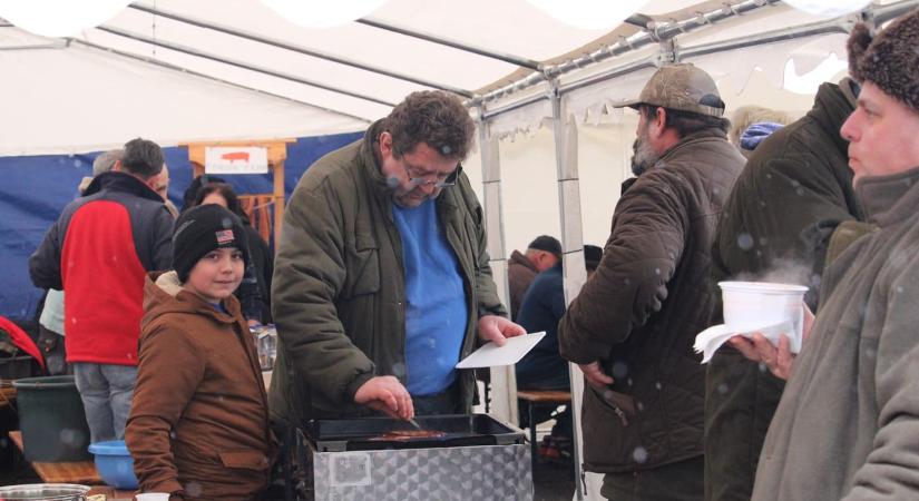 Falusi disznóvágás és kolbásztöltő verseny 2026 Ukk