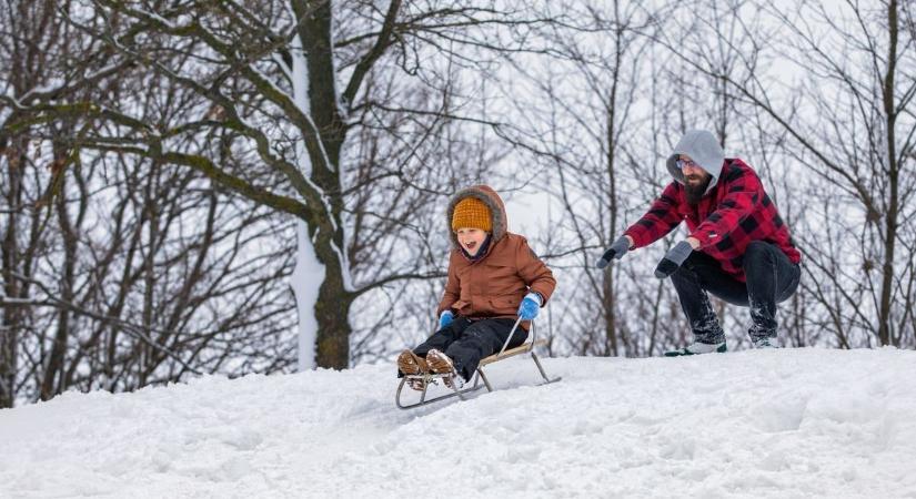 Szánkóval csúszni élvezet
