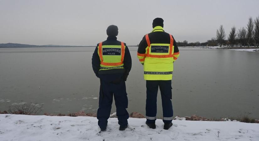 A befagyott Velencei-tó jege életveszélyes – maradjon a parton!