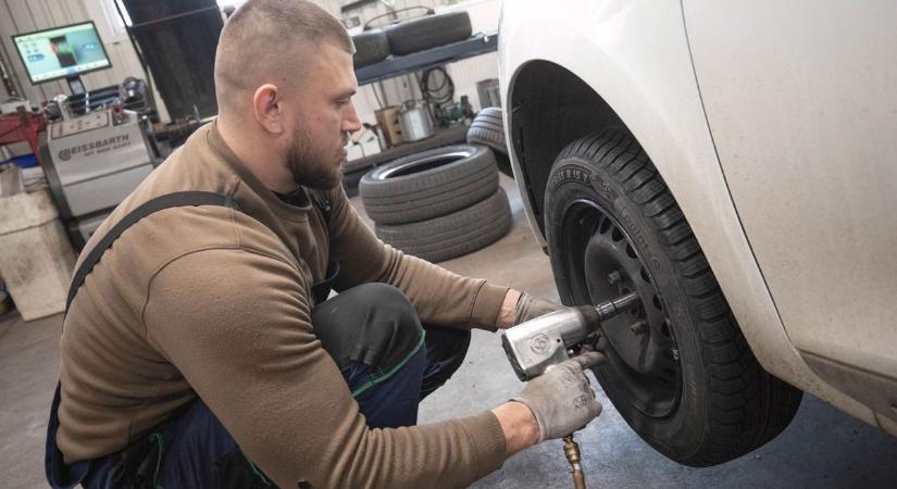 Újra támadnak a csalók, erre nem figyelnek a pécsiek – Ez lehet a vesztük!