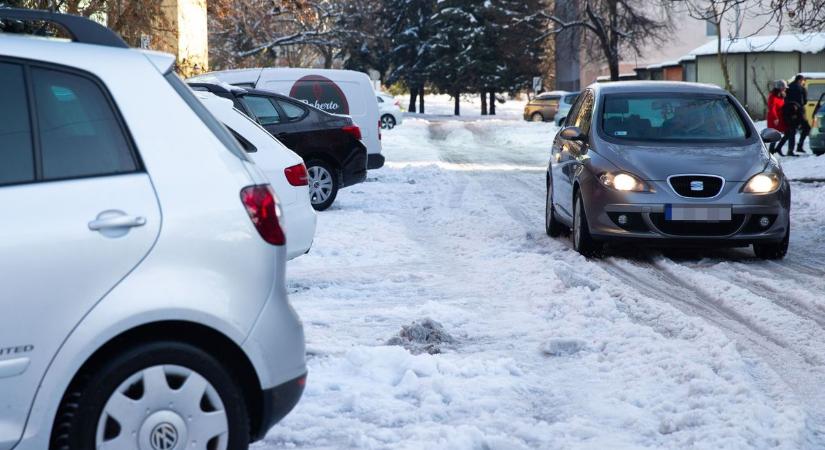 Tatabánya már nem csak hólapátokat toboroz, kistelepüléstől kértek segítséget a hóban
