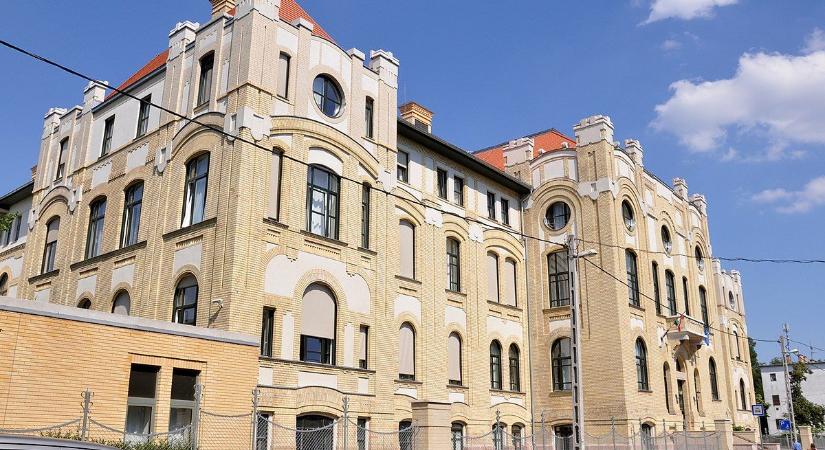 250 millió forintot tehetett zsebre Papcsák Ferenc cége az Uzsoki kórház VIP-részlegének köszönhetően