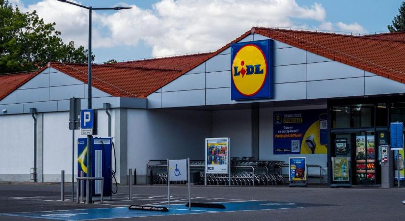 Sokkolta a látvány a vásárlókat egy hazai szupermarketben – hát itt tartunk, sajnos