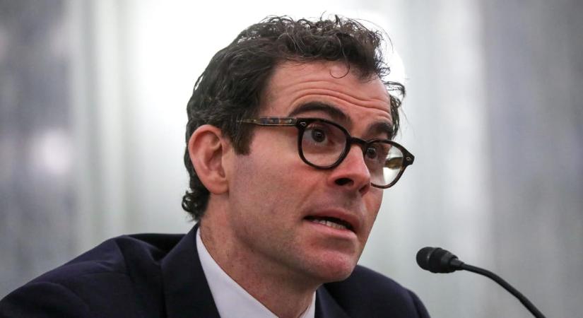 Az Instagram vezetője szerint mindent ellephet az AI, és inkább a valós tartalmakat kéne megjelölni