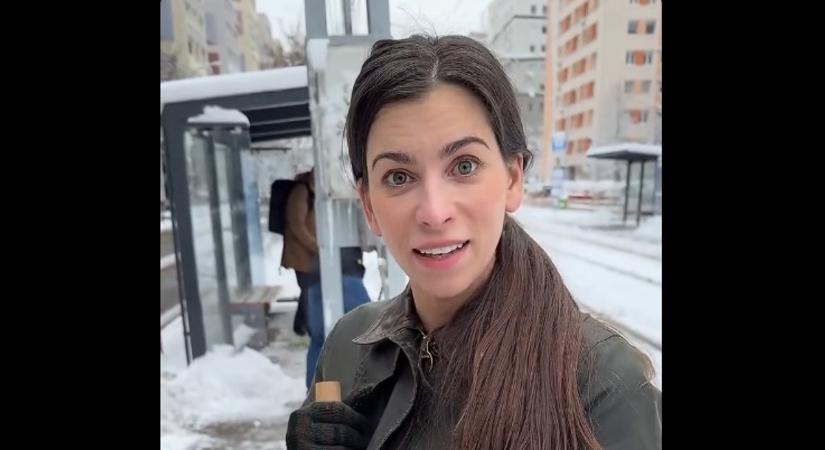 Szentkirályi Alexandra lapátot ragadott és maga kezdte eltakarítani a havat - Videó