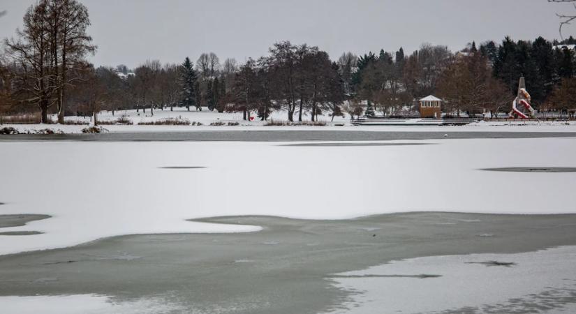 Még balesetveszélyes a Csónakázó-tó jege – óvatosságra intenek a szakemberek