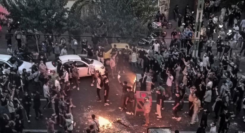 Az iráni elnök felszólította a biztonsági erőket, ne tegyenek semmit a tüntetők ellen