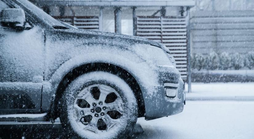 Ezek legyenek az autóban arra az esetre, ha a hóban ragadnál