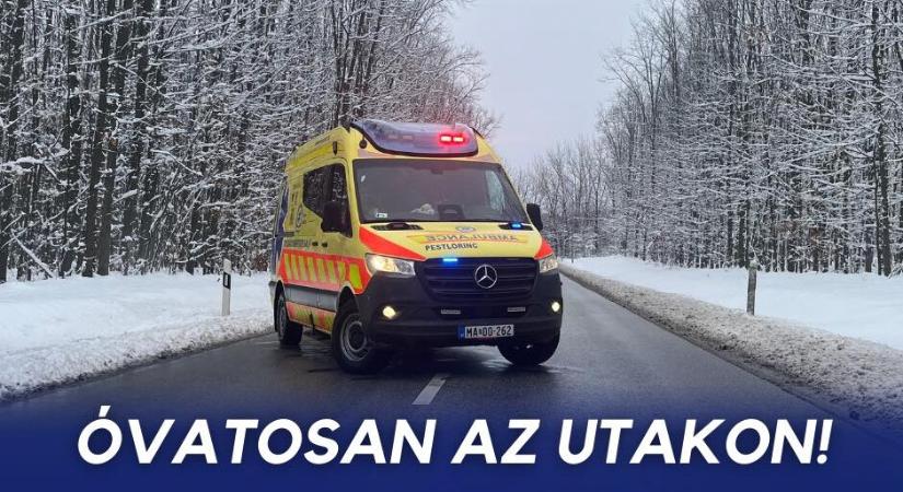 Több százan megsérültek a havazásban – Egy mentős is bokáját törte