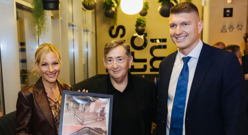 Bora Borán landolt Mészáros Lőrinc és neje