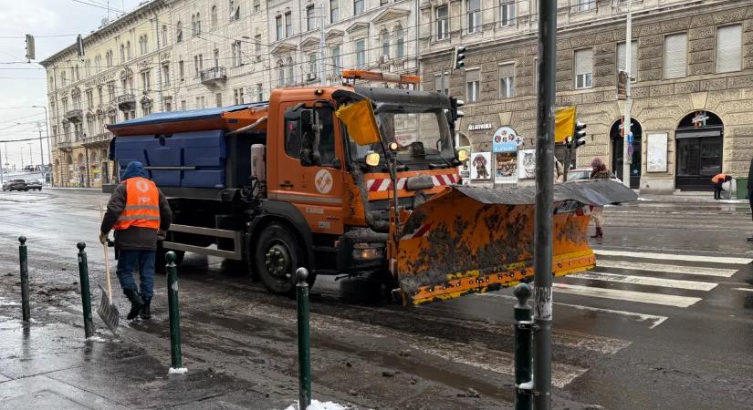 Az extrém helyzet ellenére is járhatóak az utak az országban