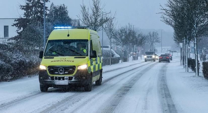 Havazás nehezíti meg a mentők munkáját - több ezer riasztás egyetlen nap alatt