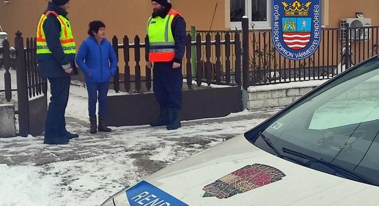 A hidegben sincsenek egyedül: rendőrök és polgárőrök figyelnek a rászorulókra