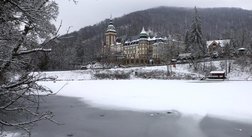 Tilos a Hámori-tó jegére lépni