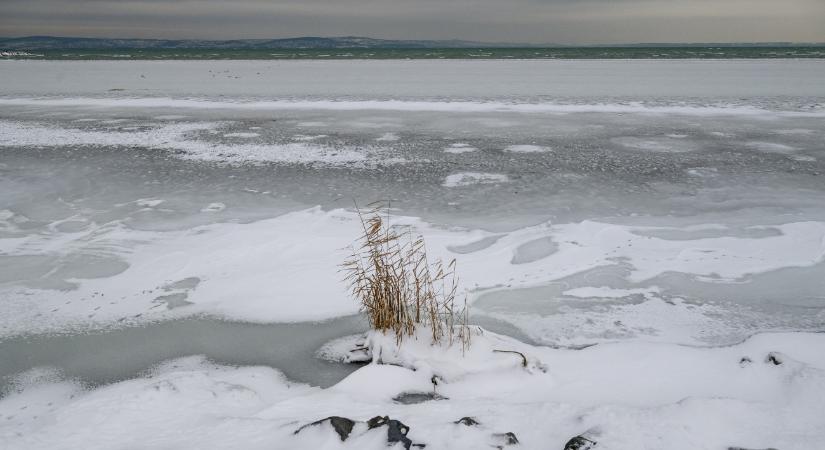 Most képgalériában is megnézheti, hogyan jegesedik a Balaton