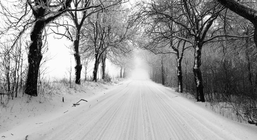 Képek a havazásról, friss hírek az utakról