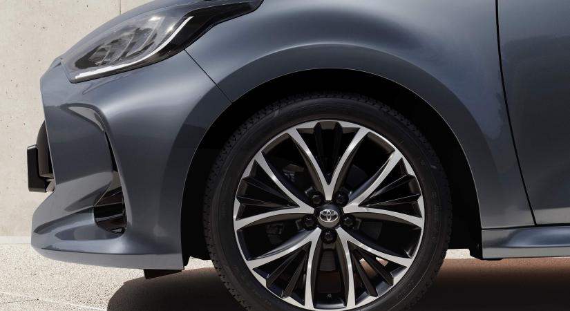 Két és fél centit nyert a kis Toyota