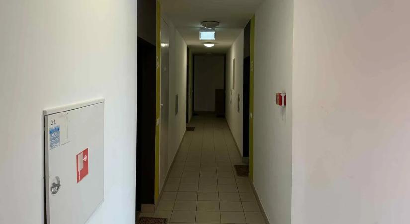 Ebben a házban ölték meg a 29 éves, bájos nőt - őrizetben a gyilkosa