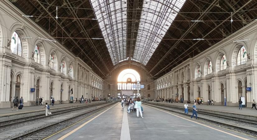Utólag derült ki, hogy peronátépítés kell a Budapest–Belgrád vasúthoz