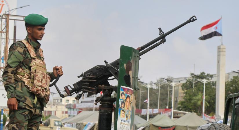 Turisták százai rekedtek egy jemeni szigeten a fellángolt harcok miatt