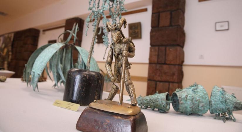 Kepenyes Pál szobrász- és ötvösművész munkáiból nyílt kiállítás (galéria)