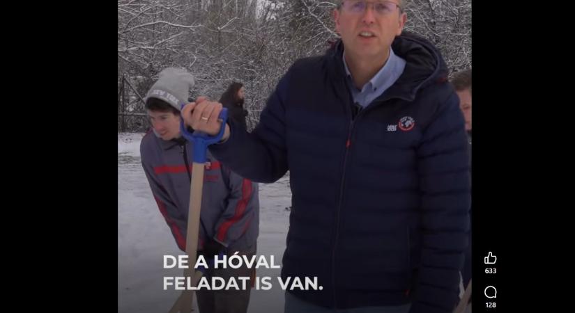 Diákokkal lapátoltatta a havat Hankó miniszter