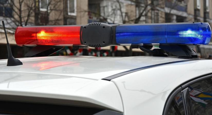 Árokba hajtott egy kamion - teljes útzár van érvényben a 13-as főúton