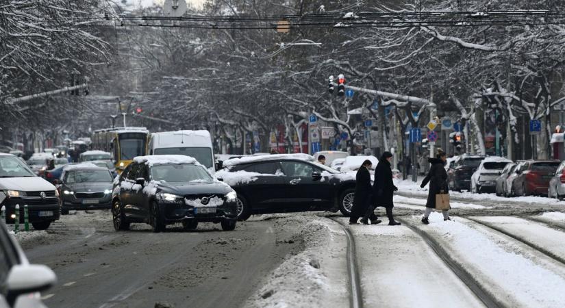 Autós oktató a Mandinernek: Nem mindegy, milyen téli gumival vágunk neki a havas útnak