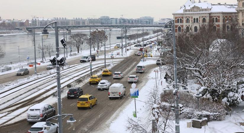 Egyedül a fagyos télben: eltűnt a 13 éves pécsi születésű fiú