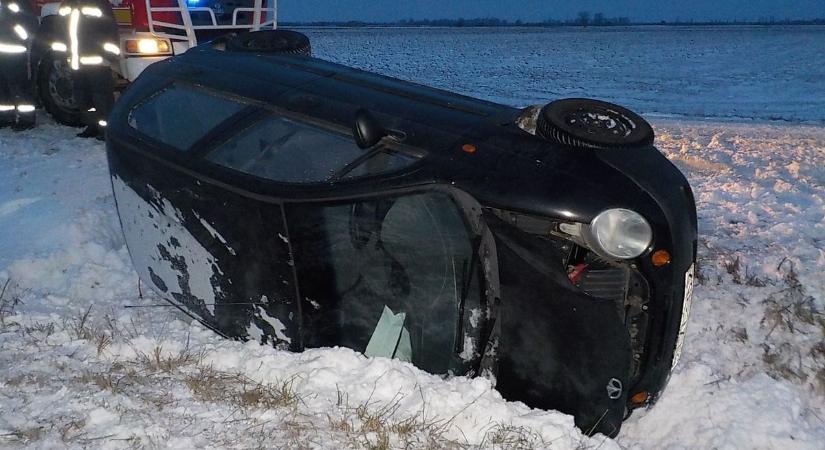 Dodzsem az utakon - A hó miatt számos balesethez vonultak a tűzoltók