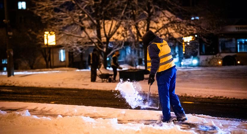 Több százan tisztítják Miskolc utcáit
