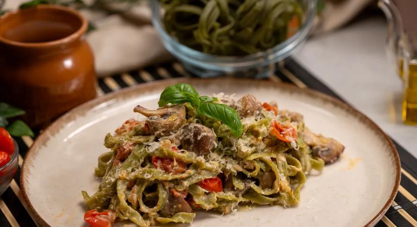 30 perc alatt elkészül a vacsora: spenótos tészta gombás, paradicsomos raguval