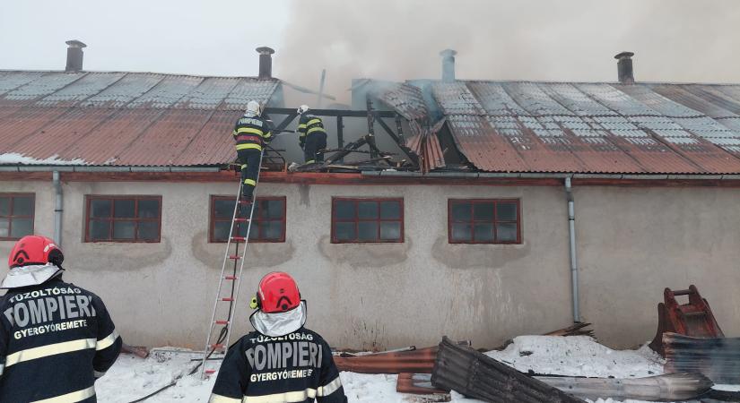 Egy istállóban csatpak fel a lángok Gyergyóremetén