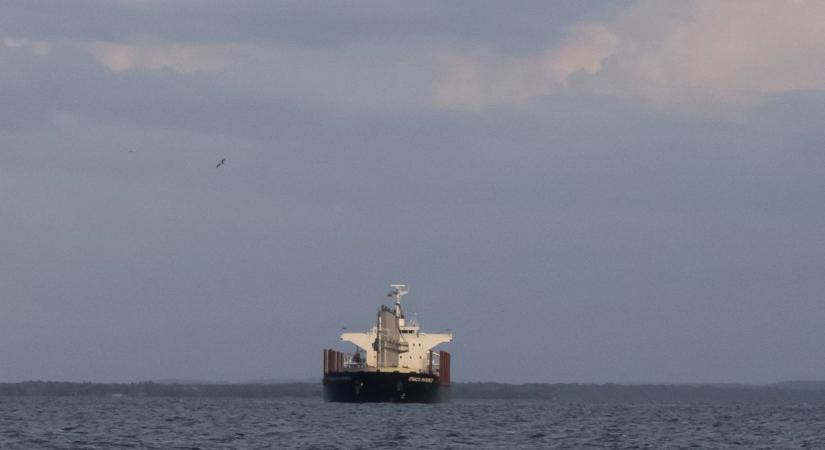 Fokozódik a feszültség: amerikai katonák foglaltak el egy orosz felségjelzésű hajót az óceánon