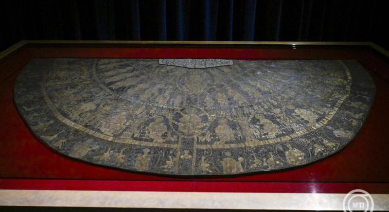 Megújul a koronázási palástot bemutató terem a Magyar Nemzeti Múzeumban